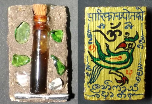 Sariga Liaw Hlang Jab Bpaag Loeng &#39;Ongk Kroo&#39; (Golden Tongued Magpie on Coffin lid wood with Prai Oils, Silver Takrut, and Gemstones) - Pra Ajarn Taep Pongsawadarn