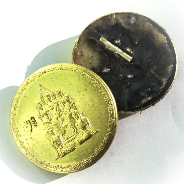 See Pheung Taep Paetch Payatorn Krang Rak Love Potion - Empowered in 6 Astrologically Auspicious Ceremonies - Ajarn Meng Khun Phaen