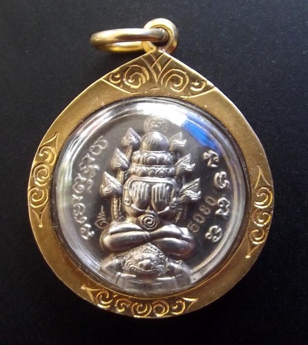 Rian Pra Pid Ta Pang Pagan - Nuea Albaca - &#39;Run Sombadt Jakkapat&#39; 2549 BE - Solid 24K Gold Casing Included - Triple Blessing Ceremony