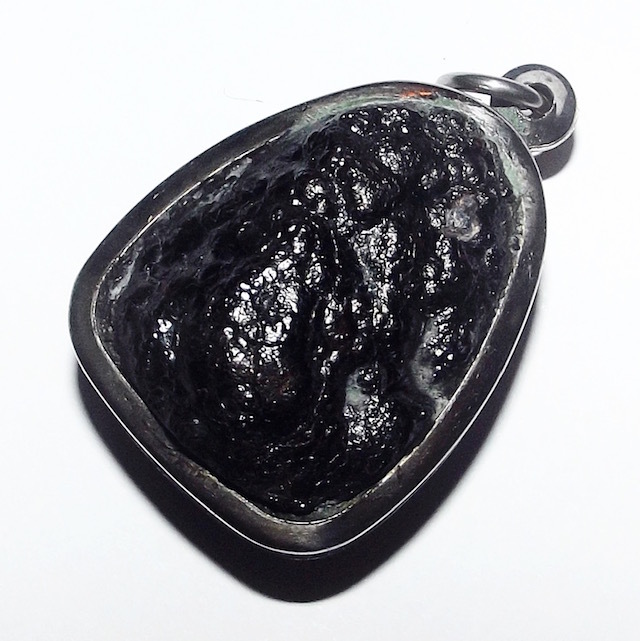 Rae Koh Larn (Lek Lai related Elemental from Koh Larn island) 4 x 3 x 2.5 Cm - good health and wealth increasing amulet