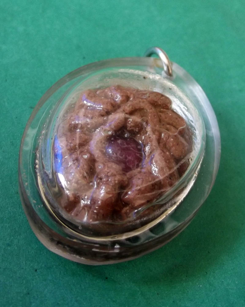 Yoni (Female Vulva) - Nuea Pong Bpatamang Lokee + Chin Aathan (Prai Powders + 1 Prai Bone Relic + 1 Yantra Foil + Prai Oil) 'Ruay Sap Ruay Sanaeh' Edition 2554 BE - Pra Ajarn Oe