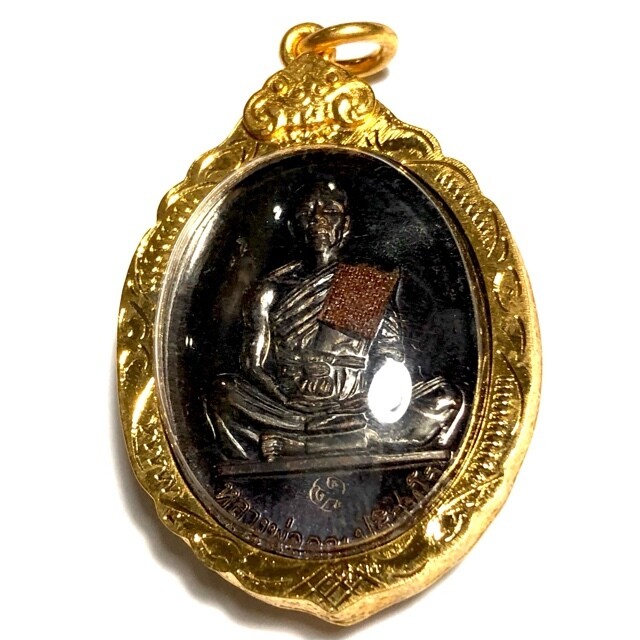 Rian Yorn Yuk Bparamee 19 Tong Daeng Rom Dam Monk Robe attached 2557 BE Luang Por Koon