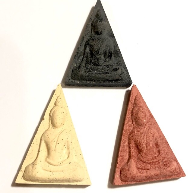 Pra Nang Paya Pong Gru Gao Gammagarn Collector Set - Wat Arun (Temple of the Dawn) Blessed on 13 March 2554 BE