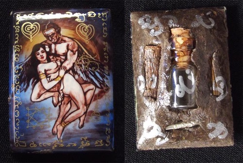 Locket Kamataep &#39;Ongk Kroo Pised&#39; (Masterpiece Version) &#39;Bucha Kroo 2555&#39; Ud Nam Man Mont Sanaeh Kamakun - Deva of Love with Sacred Powders, Woods, Takrut and Prai Oil flask - Pra Ajarn Oe Putto Raksa