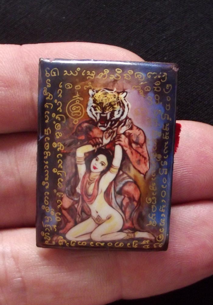 Locket Suea Phuhying (Man Tiger) 'Ongk Kroo Pised' (Masterpiece Version) 'Bucha Kroo 2555' Ud Nam Man Suea Kroeng  - Sacred Powders, Look Namo, Takrut and Tiger Oil flask - Pra Ajarn Oe Putto Raksa