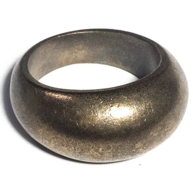 Hwaen Block Meed Maha Waet Khao Or Nuea Nava Loha 2.2 Cm Magic Sorceror Ring with Pra Pid Ta - Por Tan Kloi 2554 BE