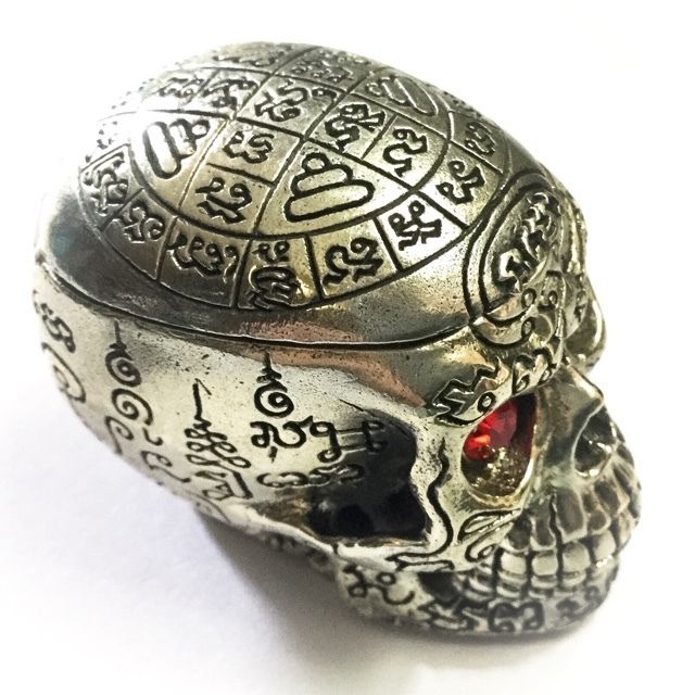 See Pheung Montr Sanaeh Montr Maha Phuudt - Necromantic Potion with In Koo in Prai Grasip Skull with Gemstone Eyes &amp; Sacred Yantra - Kroo Ba Tamma Muni