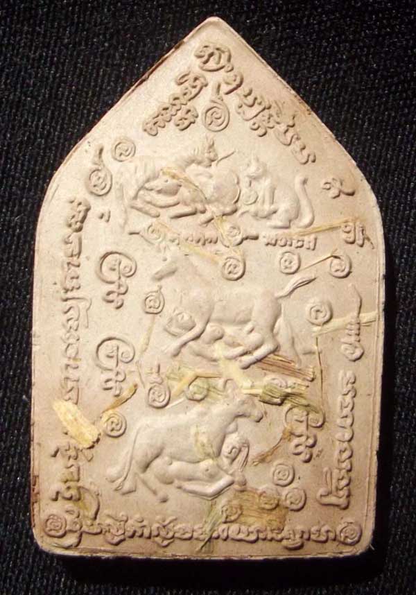 Khun Phaen Paya Ngerd Nuea Pong Wan Roey Chin Wan Dork Tong 'Ongk Kroo Pim Yai' 1st edition 2544 BE (Gay Amulet) with In Koo Ma Saep Nang (back face)- Samnak Phu Mor Nak Saeng Keow