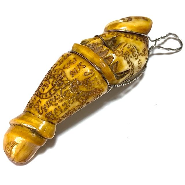 Khiaw Hmoo Dtan Suea Palad Carved Boars Tusk Tiger Amulet