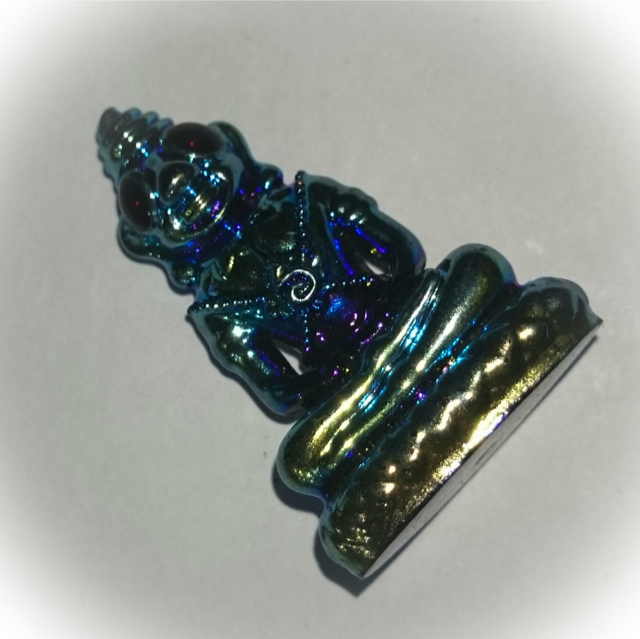 Por Ngang Ta Daeng Maha Sanaeh - Rainbow Alchemical Ore with Lek Lai Kring Bead Insert - Kroo Ba Ittirit - Wat Sarn