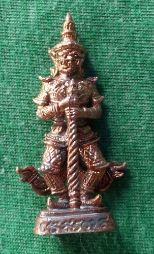 Taw Waes Suwan &#39;Mai Mee Od&#39; (never go without edition) - Takrut and sacred powder in base  - Nuea Samrit Daeng - Luang Por Raks (Luck) - Wat Sutawaat Vipassana (Ayuttaya) 2554 BE