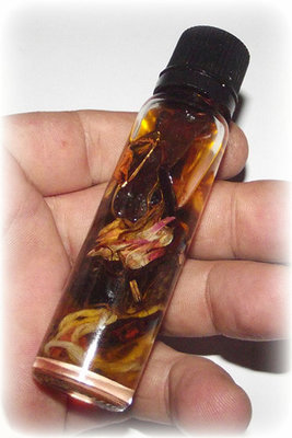 Nam Man See Aathan Klaew Klaad Metta Maha Sanaeh - 4 Sorcerous Oils Potion large 20 Ml bottle - 2nd Edition Asrom Por Taw Guwen 2556 BE