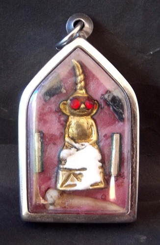 Paya Ngang Dta Daeng Ud See Pheung Maha Sanaeh Fang Chin Aaathan (mortal remains) Prai Luead (Prai blood) &#39;Ong Kroo&#39; - most powerful Prai Spirit amulet - Pra Ajarn Dtecharangsri