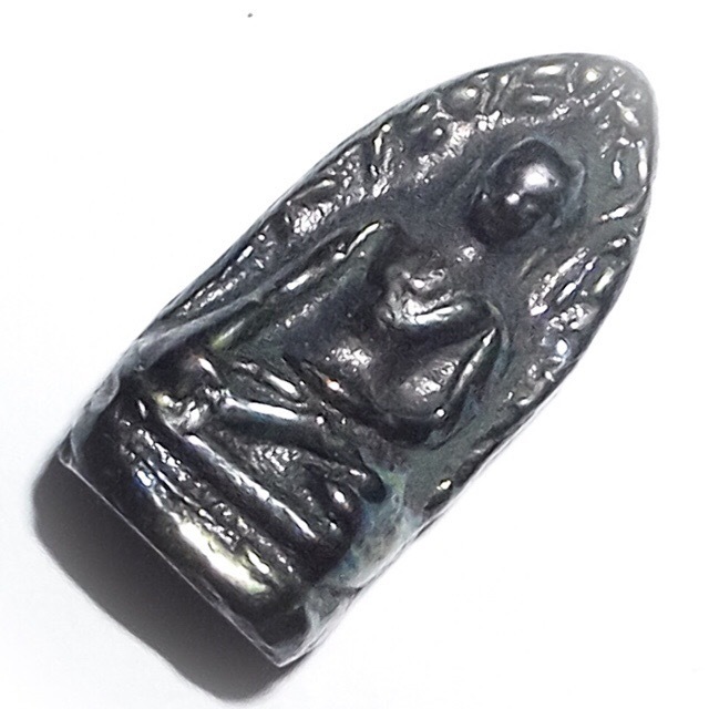 Pra Rod Lampun Benjapakee amulet - Nuea Lek Lai Nam Neung See Peek Malaeng Tap - Luang Por Huan - Wat Putai Sawan 2548 BE