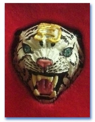 Hua Suea Maha Amnaj (Tiger head Amulet - white) - Bucha Kroo edition - Fang Takrut, Ploi and Hnang Suea - Wat Bang Pra