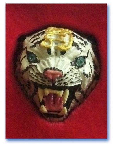 Hua Suea Maha Amnaj (Tiger head Amulet - white) - Bucha Kroo edition - Fang Takrut, Ploi and Hnang Suea - Wat Bang Pra