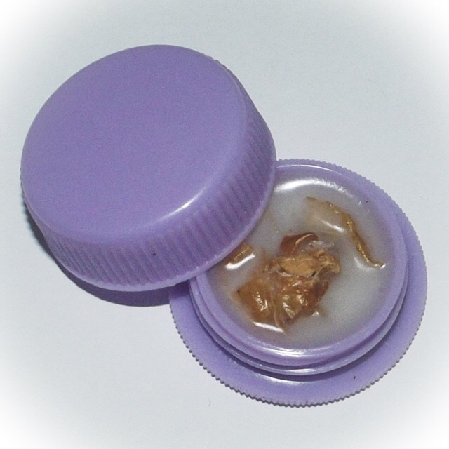 See Pheung Mae Huk Jao Sanaeh (Balm Oil Love Potion) Dtamrap Wicha Huk Nang Wua - Luang Phu Pan - Wat Wang Pae
