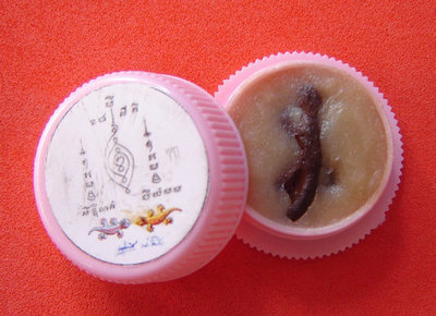 See Pherng Riak Sap (metta balm to attract treasures) - Fang Tukgae Aathan (Enchanted Lizard charm inserted) - Luang Por Lum - Wat Samakee Dhamma
