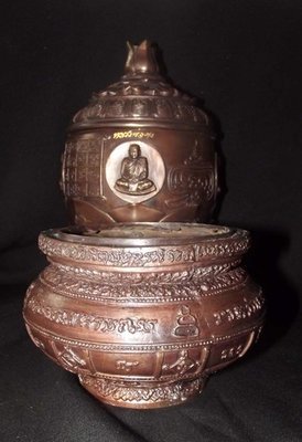Chud Khan Nam Montr + Grathaang Toop (Holy Prayer Water Bowl + Incense Bowl) - Luang Por Prohm - Wat Ban Suan 2553 BE - Only 30 Made