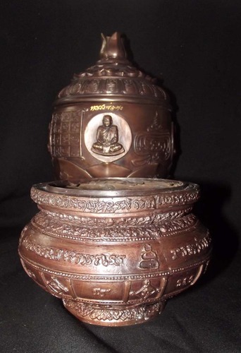 Chud Khan Nam Montr + Grathaang Toop (Holy Prayer Water Bowl + Incense Bowl) - Luang Por Prohm - Wat Ban Suan 2553 BE - Only 30 Made