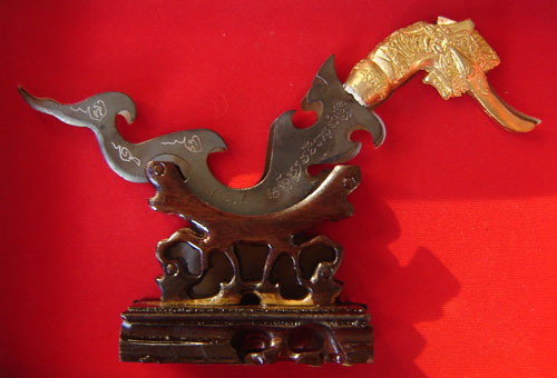 Greet Wong Prajant Rit Waet Nor Mo Khao Or Gammagarn (first edition Crescent Moon Ritual Spirit Knife) 7 Inches with 12 flames - LP Prohm Wat Ban Suan - Only 99 made Greet Wong Prajant Rit Waet Nor Mo Khao Or Gammagarn (first edition Crescent Moon Ritual Spirit Knife) 7 Inches with 12 flames - LP Prohm Wat Ban Suan - Only 99 made