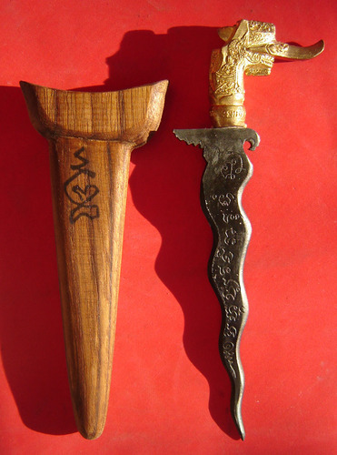 Greet Rit Waet Nor Mo Khao Or (Surya - Sun magic) first edition Sun Ritual Spirit Knife 5 Inches long with Hongsa Head hilt - Nuea Sadta Loha Rom Dam - LP Prohm Wat Ban Suan - Only 99 made