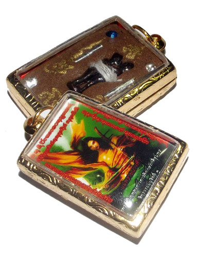 Locket Taep Mae Nang Fa (Mother Fairy Prai Deva) - Ongk Kroo Pim C (2 takrut, 4 Gems with In Koo in Prai Powders) - Pra Ajarn Taep Pongsawadarn 2555 BE Gold Micron case included