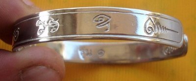 Gamlai &#39;Gamrai Ngern Lan - Dee Ruay Som Hwang&#39; -  Puttakom bracelet with Five Buddha Kata - Luang Por Pramote Wat Khao Changum