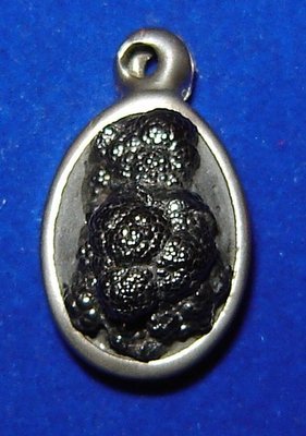 Rae Koh Larn (Lek Lai related Elemental from Koh larn island) 2Cm x 1.5 Cm - good health and wealth increasing amulet