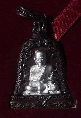 Rian Roop Muean Somdej Pra Puttajarn (Dto) Prohmrangsri - Pim Song Rakang Chalu Lai Yok Ongk - Nuea Nava Loha Hnaa Ngern (9 Sacred Metals with Silver Image) - Wat Rakang Kositaram 2555 BE