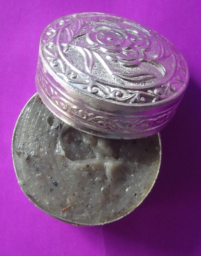 See Pheung Sariga Pasom Wan Dork Tong (Large Size Metta Balm) - &#39;Wai Kroo 2555 BE&#39; Edition - Luang Por Chor - Wat Hnong Saeng