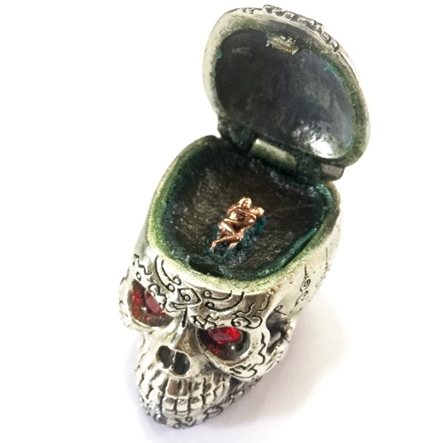 See Pheung Montr Sanaeh Montr Maha Phuudt - Necromantic Potion with In Koo in Prai Grasip Skull with Gemstone Eyes & Sacred Yantra - Kroo Ba Tamma Muni See Pheung Montr Sanaeh Montr Maha Phuudt - Necromantic Potion with In Koo in Prai Grasip Skull with Gemstone Eyes & Sacred Yantra - Kroo Ba Tamma Muni