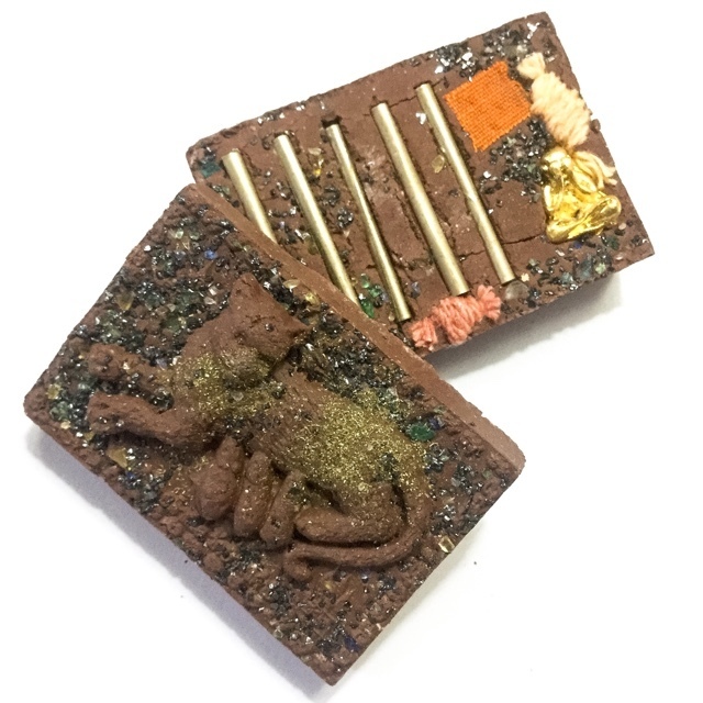Hnoo Dood Nom Maew Ongk Kroo Run Sam 3rd Edition Mice Suckling Milk from Cat Teat - 5 Takrut Pra Pid Ta, Monk Robe, Red and White Sincana Cords + Rae Pratat - Luang Phu Ta Analayo