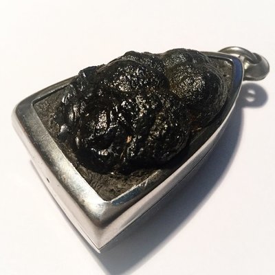 Rae Koh Larn (Lek Lai related Elemental from Koh Larn island) 4 x 2.5 x 3 Cm - good health and wealth increasing amulet