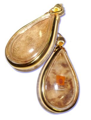 Pra Laks Hnaa Tong  - Hnang Glong Dtaek (broken drumskin) - Dtamrap Wicha Jinda Manee Montr - Gold Plated Casing - Uposadha Building edition - Luang Por Kong Wat Klang Bang Kaew 2555 BE