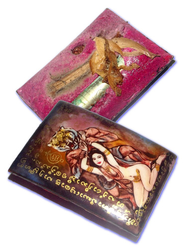 Locket Suea Phuhying (Man Tiger) Pim B &#39;Bucha Kroo 2555&#39; - Sacred Powders, Takrut, Look Namo, Holy Wood, and Dork Tong Herb - Pra Ajarn Oe Putto Raksa