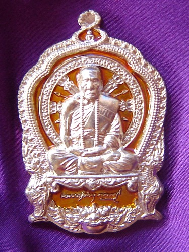 Rian Ba Chalu Nuea Tong Khaw (white gold sacred alloy)  - Long Ya Si Prajam Wan Gerd (Birthday color - Orange/Thursday) - Run Jaroen Baramee 89 (2554 BE) - Luang Phu Kambu - Wat Gut Chompoo - 499 made