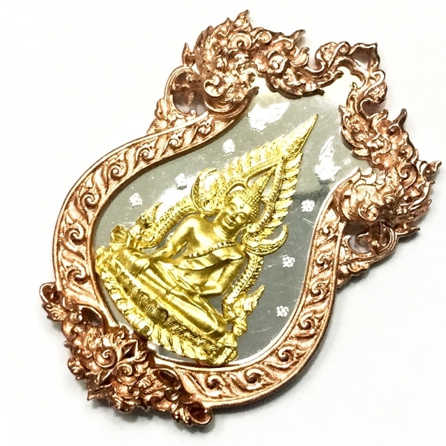 Rian Chalu Pra Putta Chinarat &#39;Jom Rachan&#39; (Warrior King) edition 2555 BE - Nuea Ngern Chup Sam Kasat (Solid Silver, Gold Buddha Image, Pink Gold Frame) - Wat Pra Sri Radtana Maha Tat (Pitsanuloke)