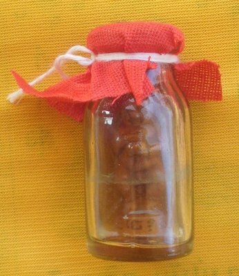 Gumarn Tong Gao Prai Dtaanee - Love and Riches Charm Oil - Nuea Dtapoo Chae Nam Man Gao Prai Dtaanee - Luang Por Sanaeh Jantr - Wat Jantrangsri, Khon Gaen