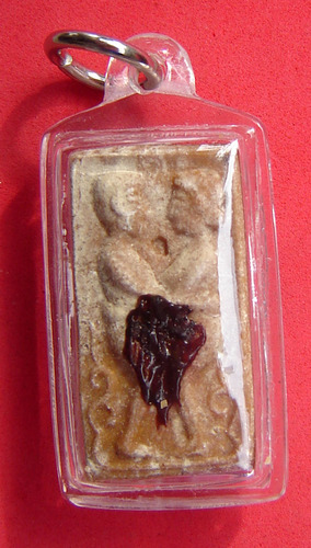 In Rak - Nuea Pong Maha Sanaeh - Ajarn Kom Traiwaes (Supannburi) 2553 BE - 4 x 2 Cm -Casing Included