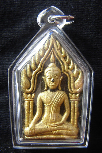 Pra Khun Phaen Hlang Pra Ngang Dta Daeng - Nuea Din Pha Chah (Cemetery Earth) Fang Ploi Dtit Jiworn (Garnets with Civara Robe) - Run Mee Ngern Tong - Luang Phu Key