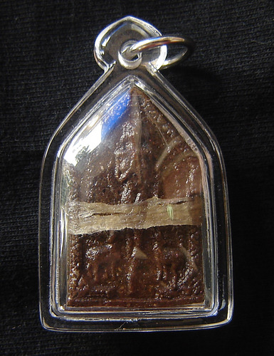 Nang Jinda Riak Nuea Hlang Pra Ngang Jom Jao Choo (Nymph Enchantment Deity calling Deer with Ngang inserted in rear face) - Ajarn Taep Pongsawadarn