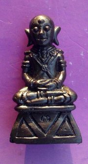 Pra Ngang Siarn Lone (bald head) - Fang Tapu (coffin nail) + Takrut Ngern Koo (2 Takruts in sacred powder base) - Nuea Loha - Ajarn Kom Traiwaes - Price includes postage