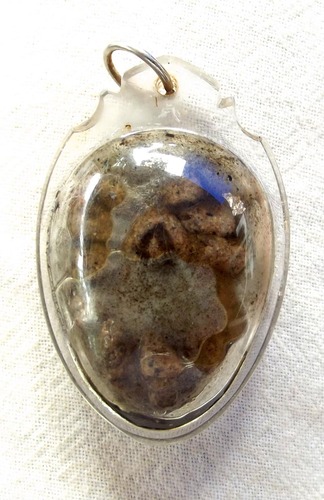 Yoni (Female Vulva) &#39;Ongk Kroo&#39; Masterpiece Version - Nuea Pong Bpatamang Lokee + Chin Aathan Luan Hnaa Phaag (Prai powders + relic + 3 Takrut Prai Oil) &#39;Ruay Sap Ruay Sanaeh&#39; Edition - Pra Ajarn Oe