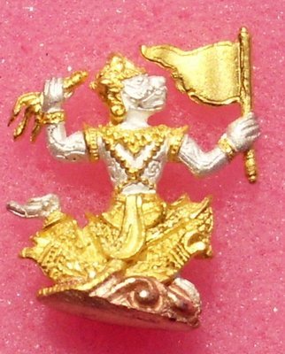 Hanuman Chern Tong Pim Lek (Hanuman with Battle Flag) 'Run Maha Choke Maha Sethee' edition - (small size) - Nuea Sam Gasat (three colors enamel) - Luang Phu Ap - Wat Tong Sai (Nakorn Pathom) Hanuman Chern Tong Pim Lek (Hanuman with Battle Flag) 'Run Maha Choke Maha Sethee' edition - (small size) - Nuea Sam Gasat (three colors enamel) - Luang Phu Ap - Wat Tong Sai (Nakorn Pathom)