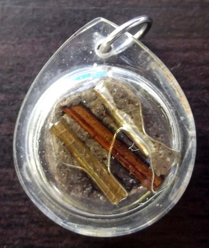 &#39;Chin Aathan Bpatamang Lokee&#39; - Luan Hnaa Phaag (forehead) Relic with Pong Sanaeh Ya Faed and Takrut in Prai Oil &#39;Ruay Sap Ruay Sanaeh&#39; Edition 2554 BE - Pra Ajarn Oe Putto Raksa