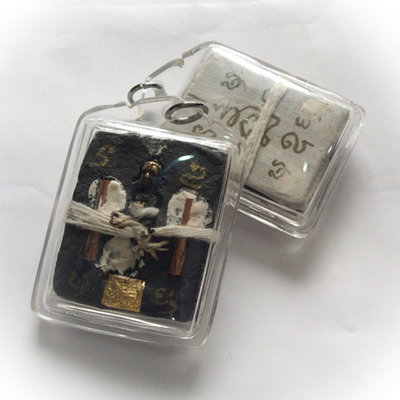 Kumarn Tong Jao Sanaeh (Loi Ongk) - Kumarn with Prai Powders, Corpse Cloth, Sinjana cords + Hand Inscription - Ajarn Apichai Decha