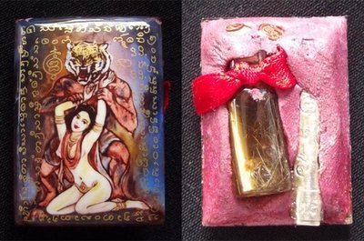 Locket Suea Phuhying (Man Tiger) &#39;Ongk Kroo Pised&#39; (Masterpiece Version) &#39;Bucha Kroo 2555&#39; Ud Nam Man Suea Kroeng  - Sacred Powders, Look Namo, Takrut and Tiger Oil flask - Pra Ajarn Oe Putto Raksa
