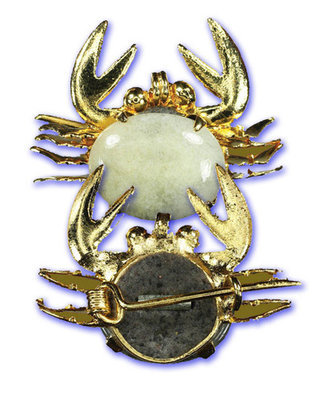 Pu Hneeb Tong Hneeb Ngern - Hin Hyok Khaw - White Onyx Money Crab Brooche Amulet (First Edition) - Luang Phu Chao - Wat Huay Lam Yai