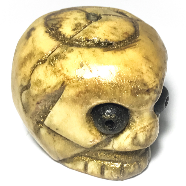 Prai Grasip Ai Khee Der Jom Chon Dtua Kroo 2552 BE - Carved Bone Ghost Whisperer Skull Only 9 Ever Made - Luang Phu Jan Khantigo (Kampuchea)